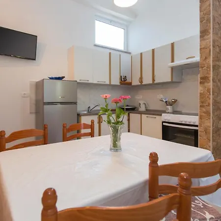Apartment Ana *