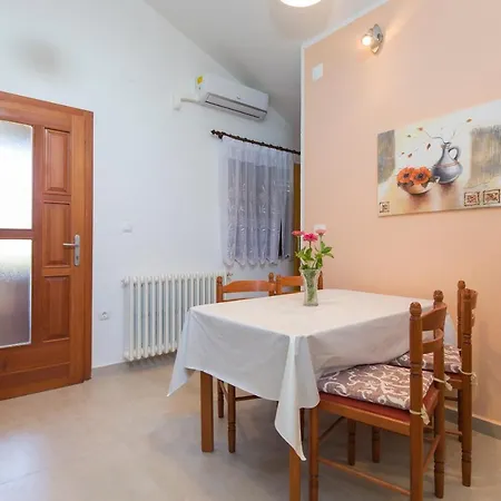 Apartment Ana *